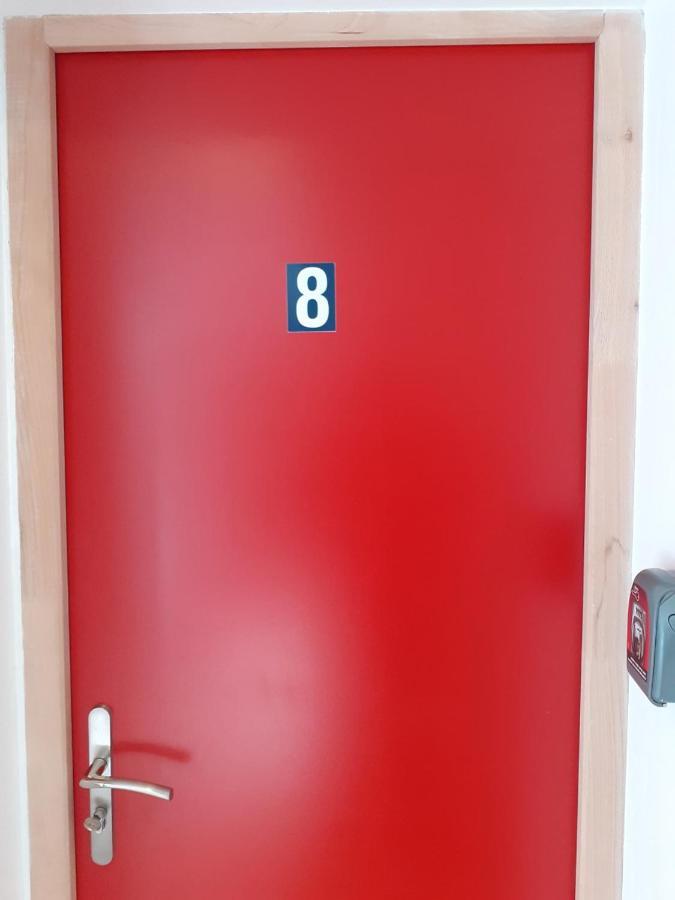 08 - Tres Joli Studio Tout Equipe Avec Parking Privatif Gratuit, Grand Fourgon Possible, Tout Le Linge De Maison Est Fourni Razac-sur-l'Isle Bagian luar foto
