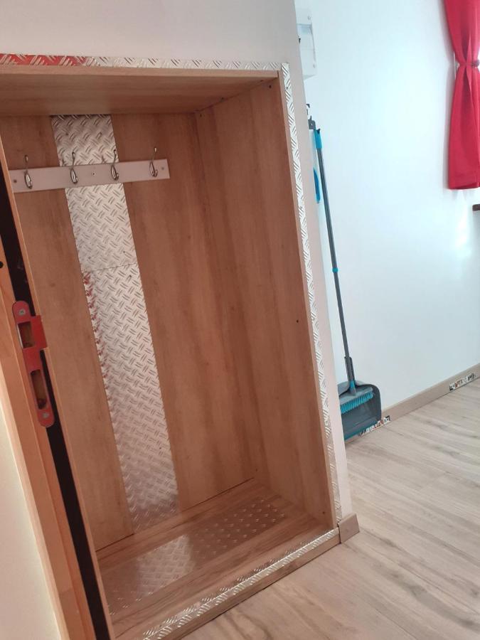 08 - Tres Joli Studio Tout Equipe Avec Parking Privatif Gratuit, Grand Fourgon Possible, Tout Le Linge De Maison Est Fourni Razac-sur-l'Isle Bagian luar foto