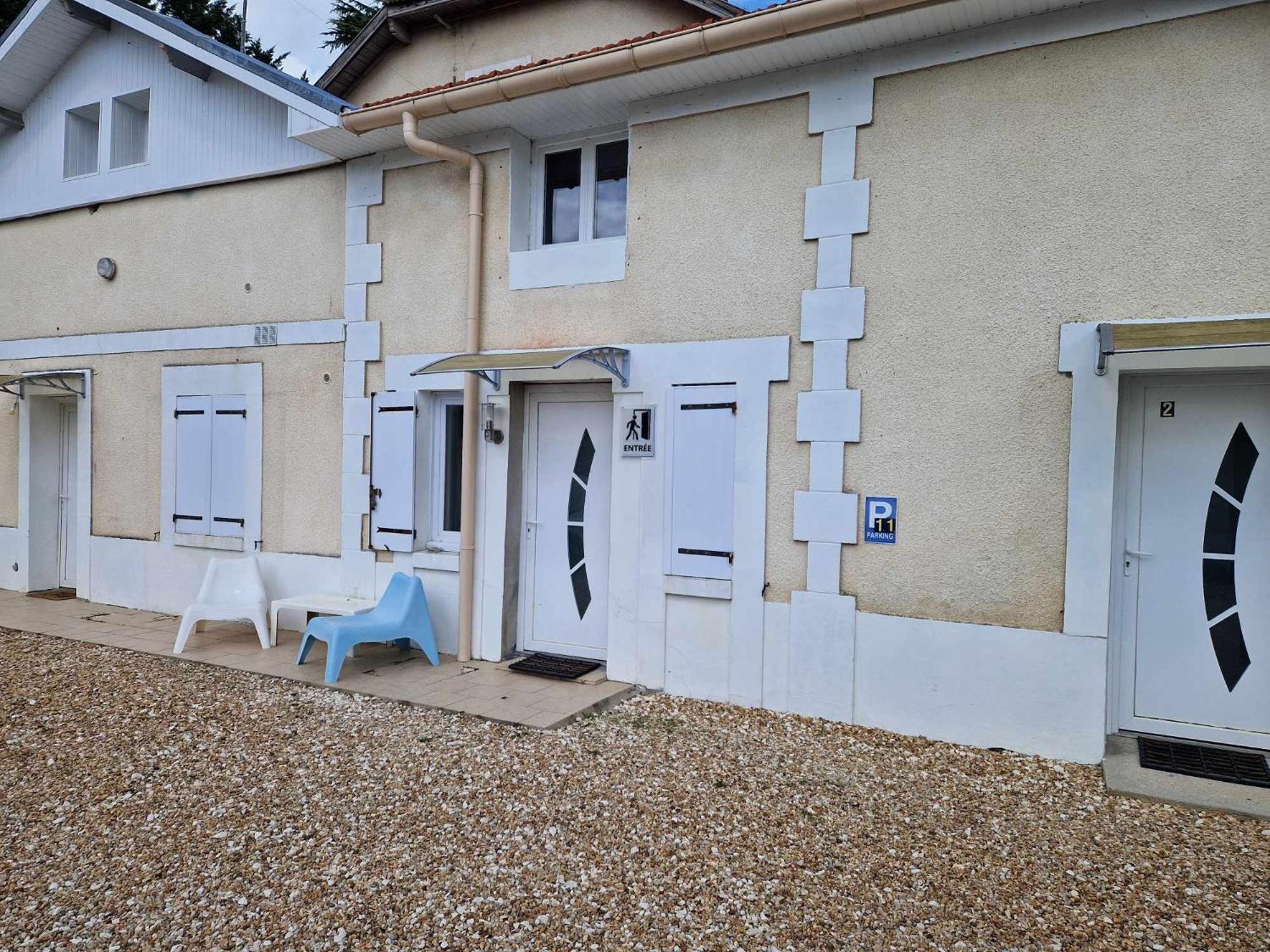 08 - Tres Joli Studio Tout Equipe Avec Parking Privatif Gratuit, Grand Fourgon Possible, Tout Le Linge De Maison Est Fourni Razac-sur-l'Isle Bagian luar foto