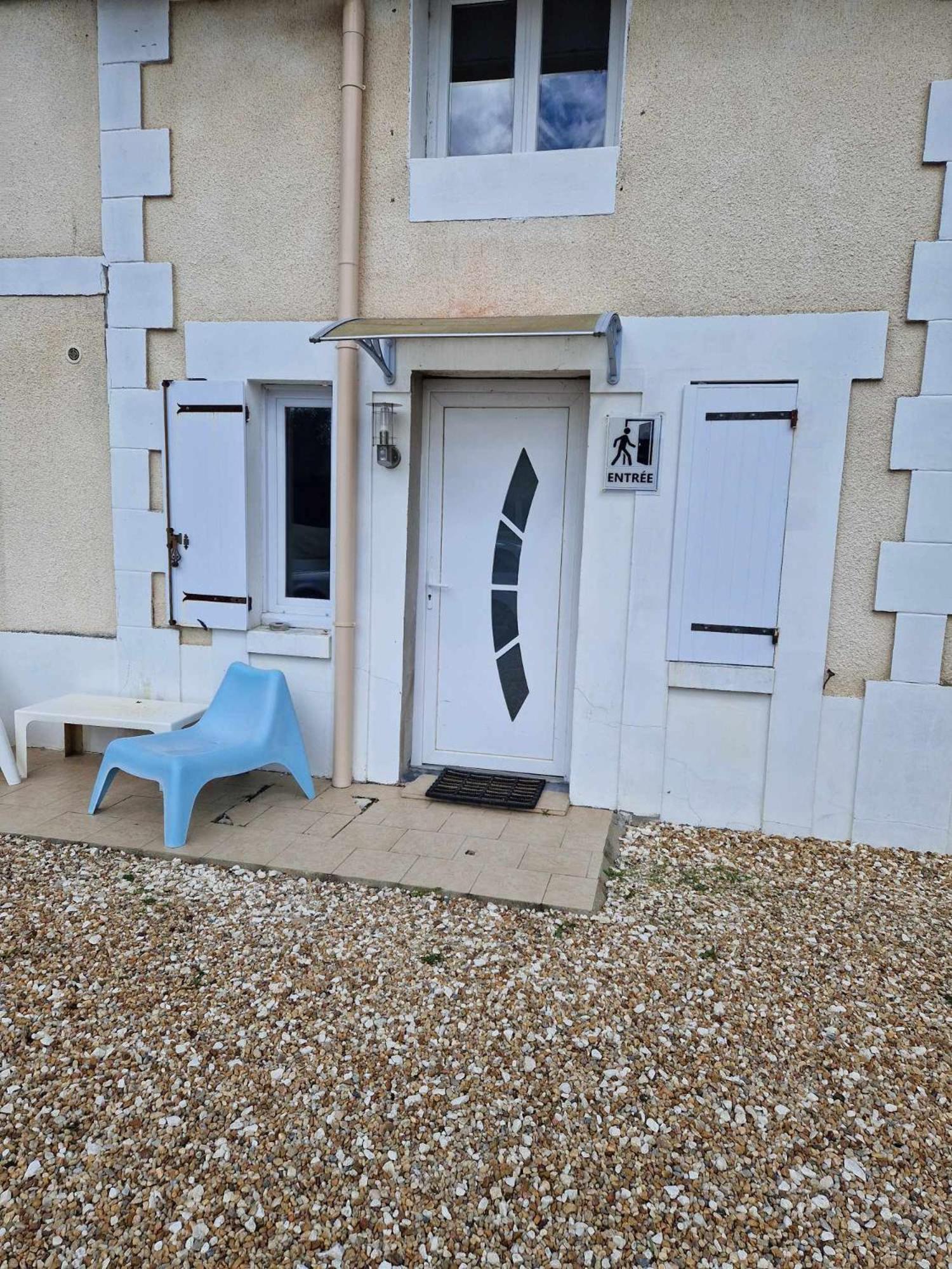 08 - Tres Joli Studio Tout Equipe Avec Parking Privatif Gratuit, Grand Fourgon Possible, Tout Le Linge De Maison Est Fourni Razac-sur-l'Isle Bagian luar foto