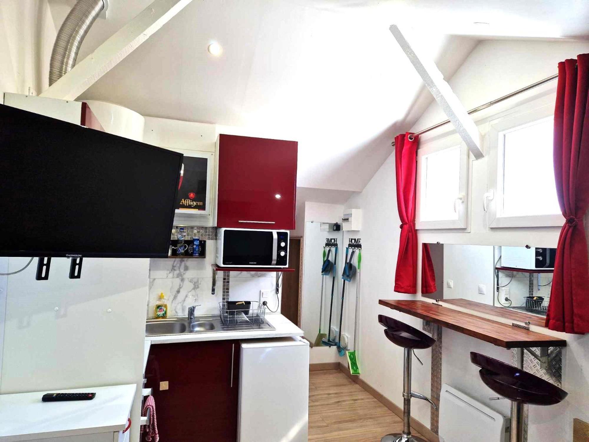 08 - Tres Joli Studio Tout Equipe Avec Parking Privatif Gratuit, Grand Fourgon Possible, Tout Le Linge De Maison Est Fourni Razac-sur-l'Isle Bagian luar foto